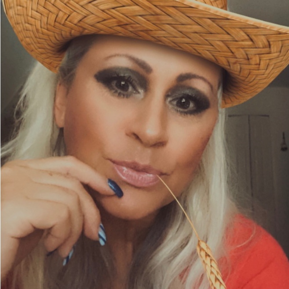 Meet your Posher, Alena